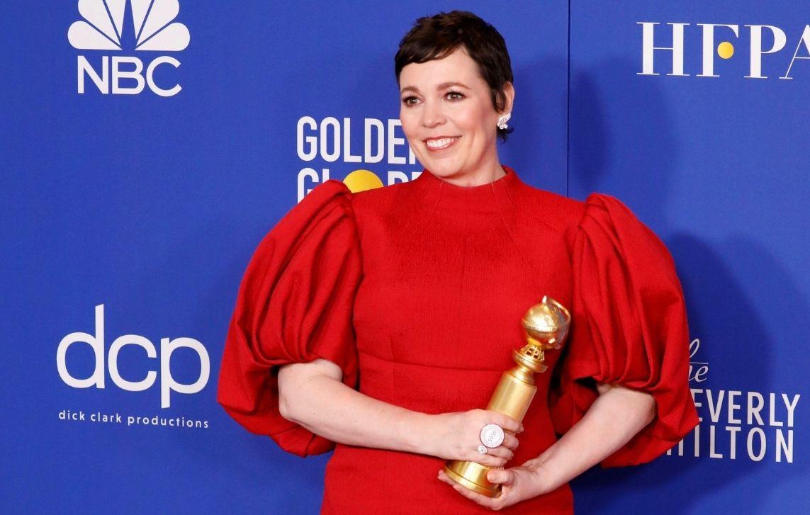 olivia colman tearful emmy acceptance speech father died during covid