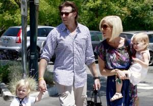 2010__07__Tori_Spelling_JulyMAIN 300×208.jpg