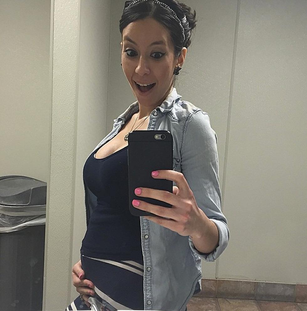 Vee torres baby bump