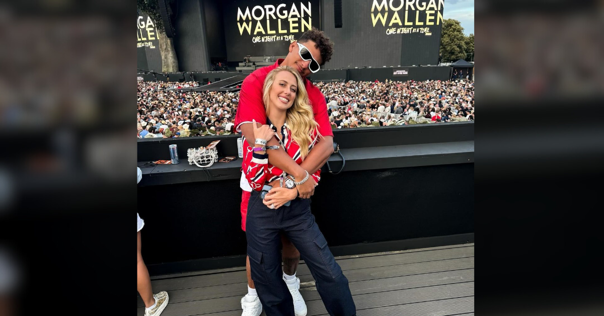 taylor swift brittany mahomes hugging baby bump