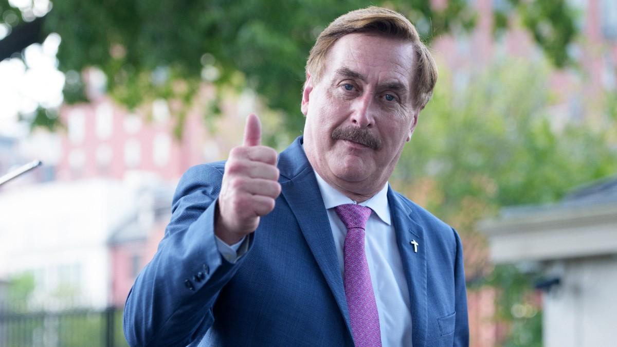 image of Mike Lindell is close with Donald Trump. 