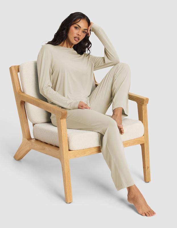 womensbamboostretchknitloungelongsleeveteebrooklarge edit loews hotel