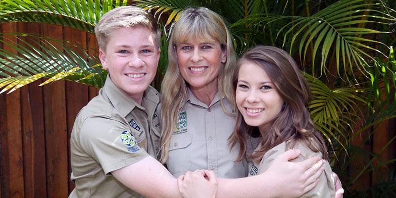 steve irwin day australia zoo terri bindi robert pics long