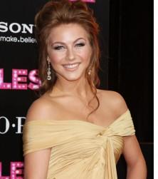 2010__11__julianne_hough 222×300.jpg