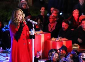 2010__11__641_Carey_Mariah_Nov22 300×218.jpg