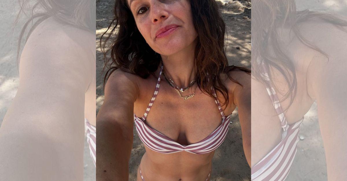 photo of Rachel Bilson stunned in her two-piece