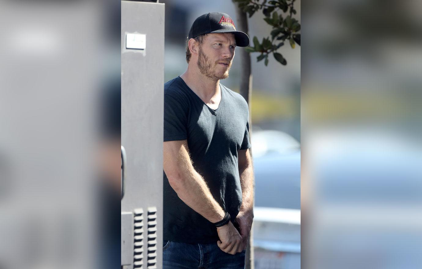 EXCLUSIVE: Chris Pratt snags a frozen yogurt and then heads to the drugstore.