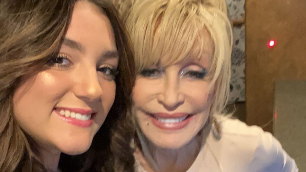 Image of Lainey and Dolly smiling.