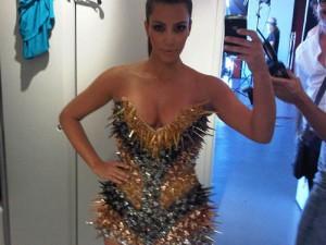 2010__08__Kim_Kardashian_Tweets_Aug20_02 300×225.jpg