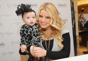 2010__11__Jessica_Simpson_Engagement_Ring_Nove15news 300×208.jpg