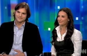 2011__04__Ashton_Kutcher_Demi_Moore_April14newsnea 300×193.jpg