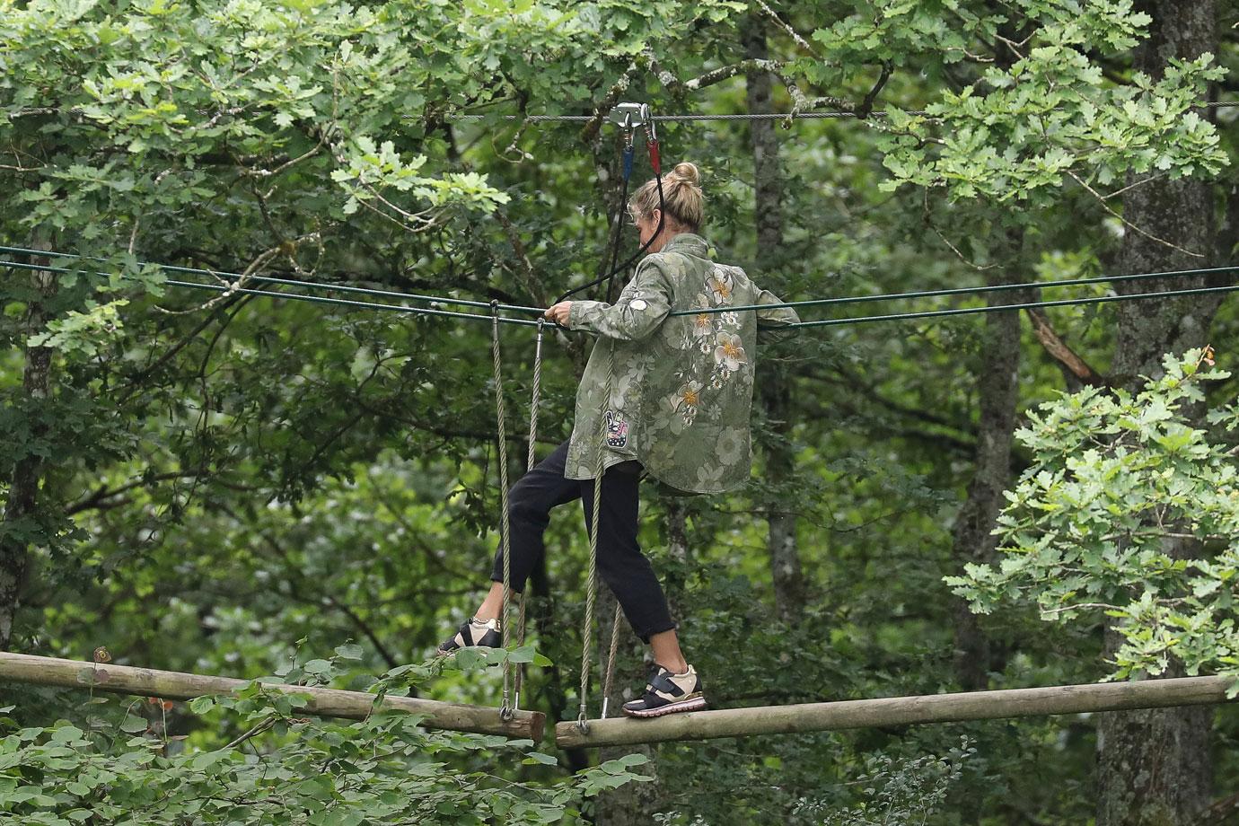 Matt damon elsa pataky ziplining