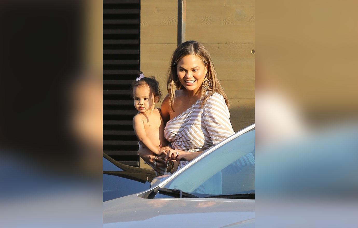 Chrissy teigen pregnant