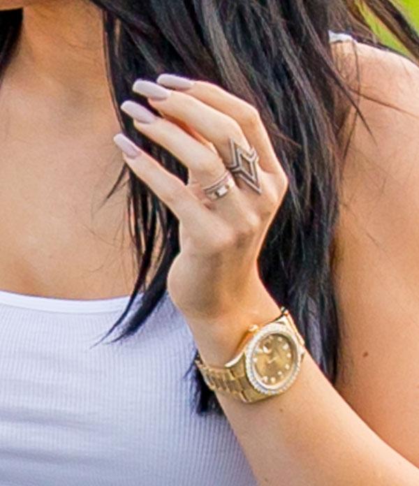 Kylie jenner ring finger2