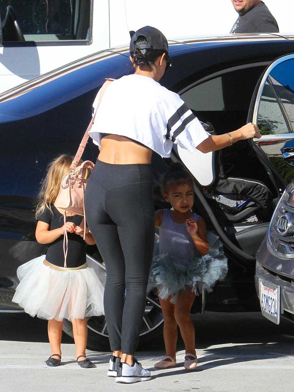 INF &#8211; Kourtney Kardashian Takes Penelope &amp; North To Ballet Class In LA