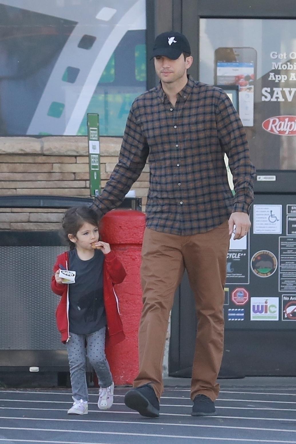 *EXCLUSIVE* Ashton Kutcher takes Wyatt to get a cookie