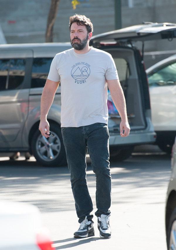 Ben affleck dating mystery blonde