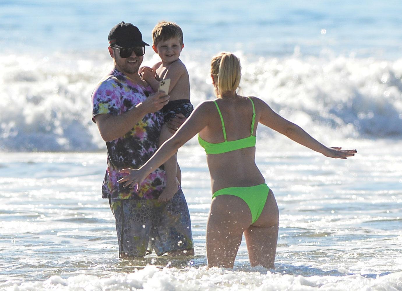 Heindi Montag, Spence Pratt son Gunner at the beach 