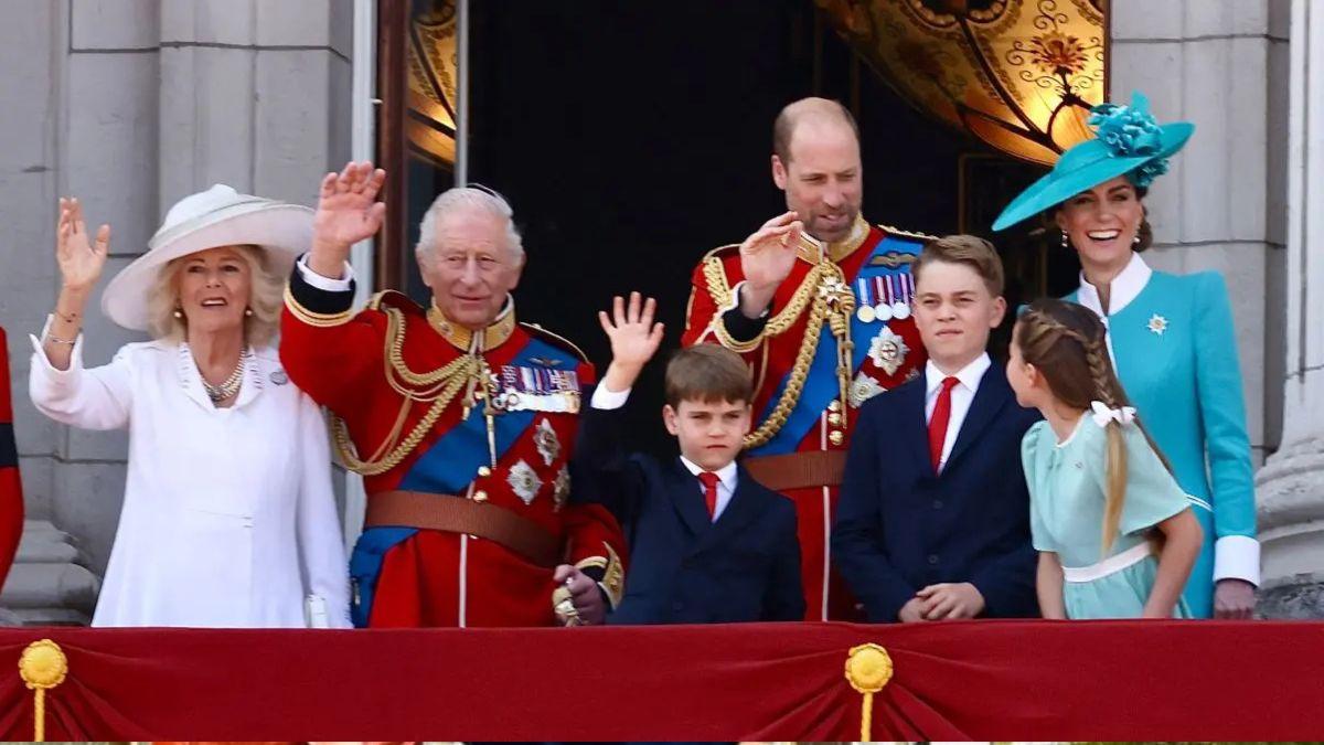 image of royal family 