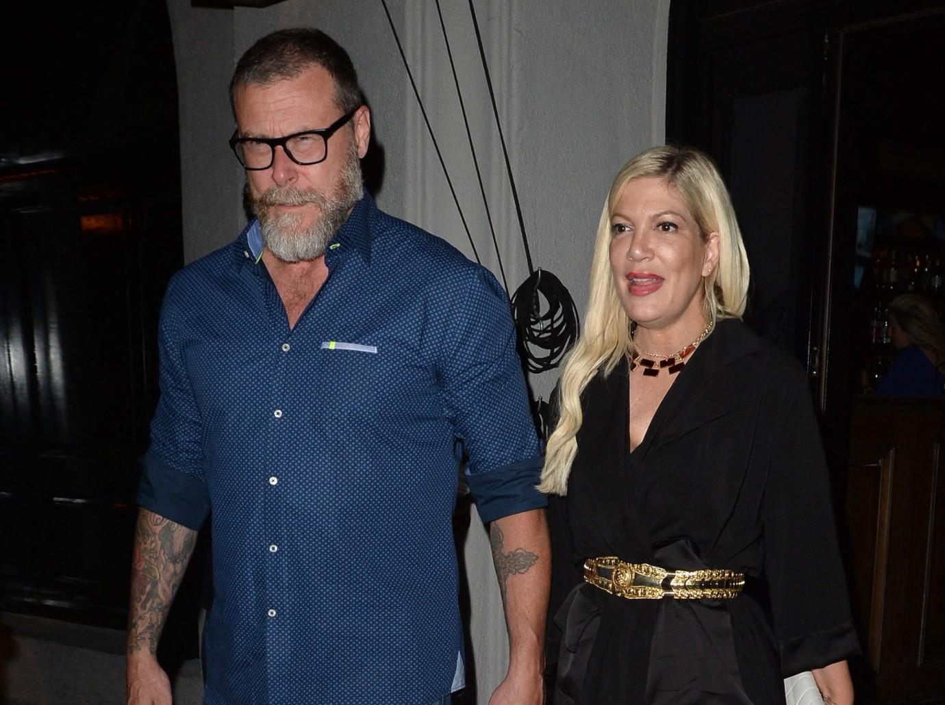 dean mcdermott serious divorcing tori spelling despite deleting announcement