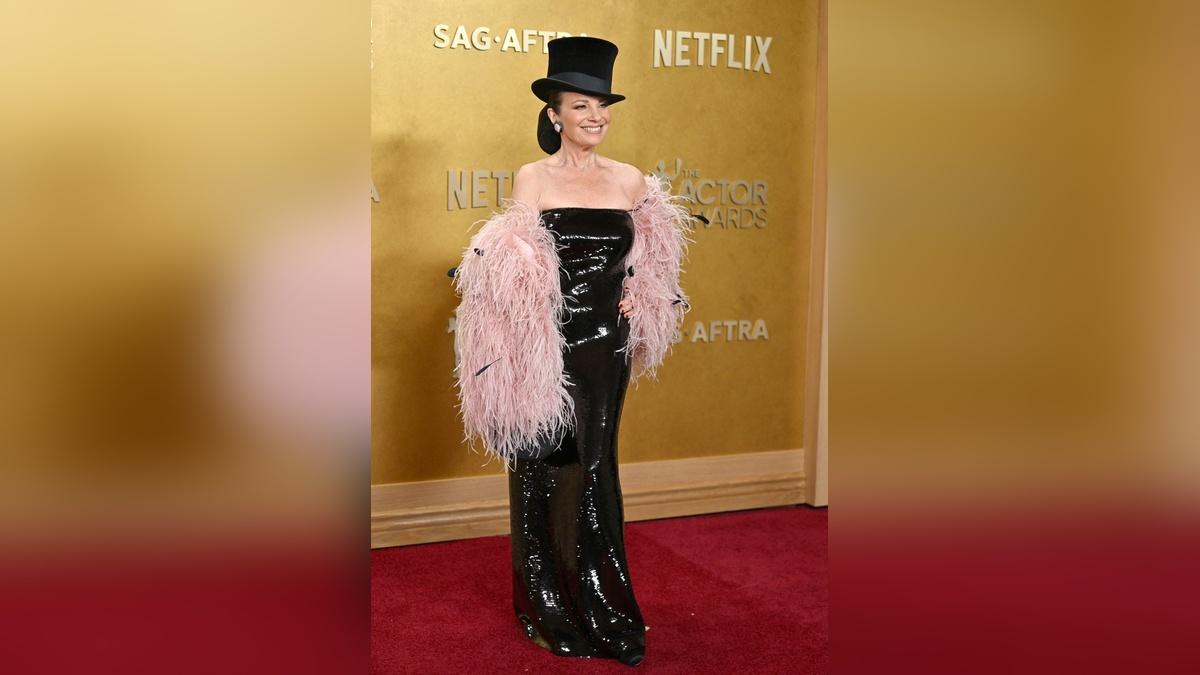 Image of Fran Drescher wore a black top hat to the Actor Awards.