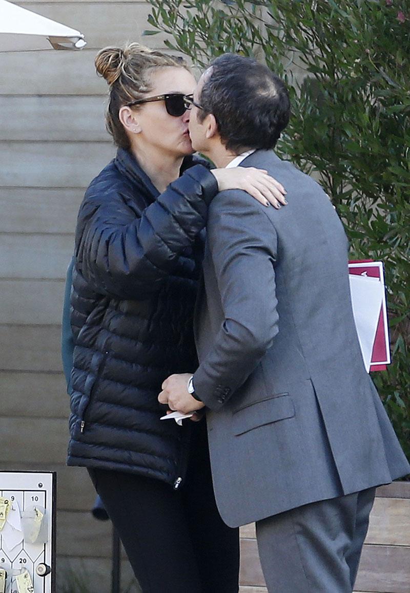 Julia Roberts Kisses A Friend Goodbye After Lunch