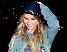 2010__03__Jessica_Simpson_March10_main 225×177.jpg