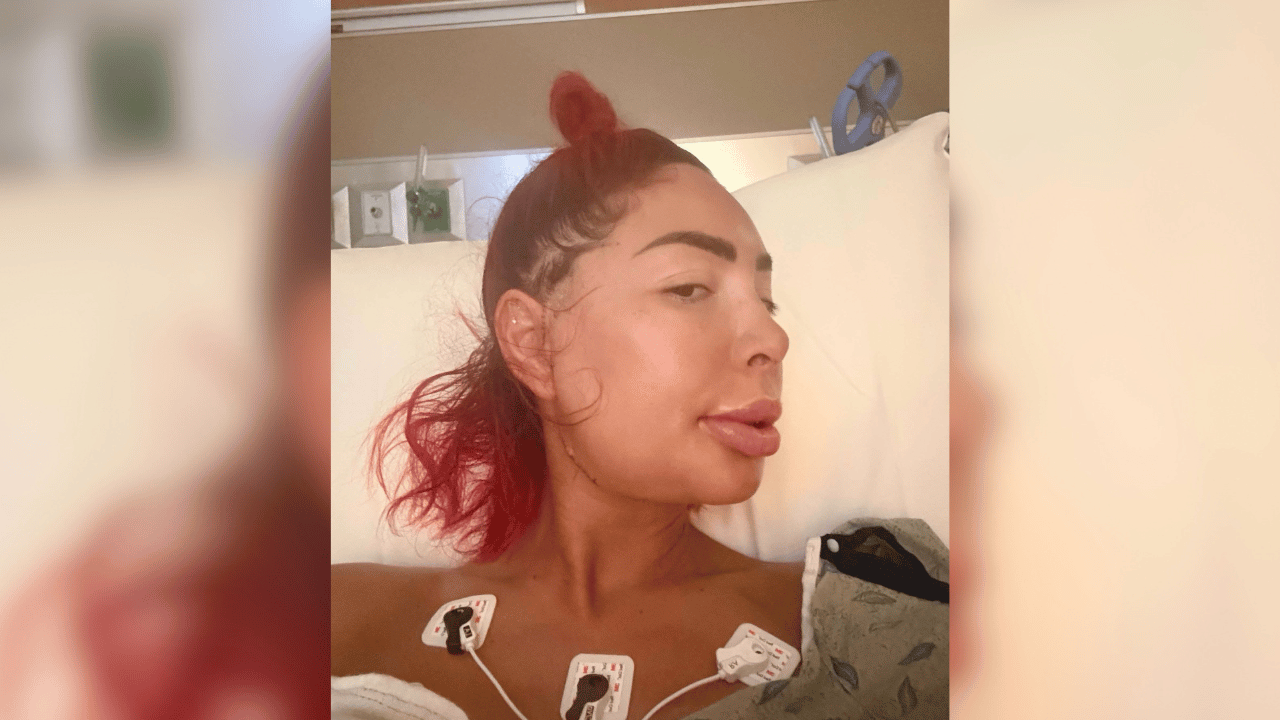 Image of Farrah Abraham revealed significant facial swelling while recovering in the hospital after undergoing major jaw surgery.
