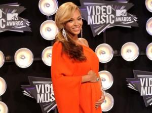2011__08__Beyonce Aug29newsbt 300×223.jpg