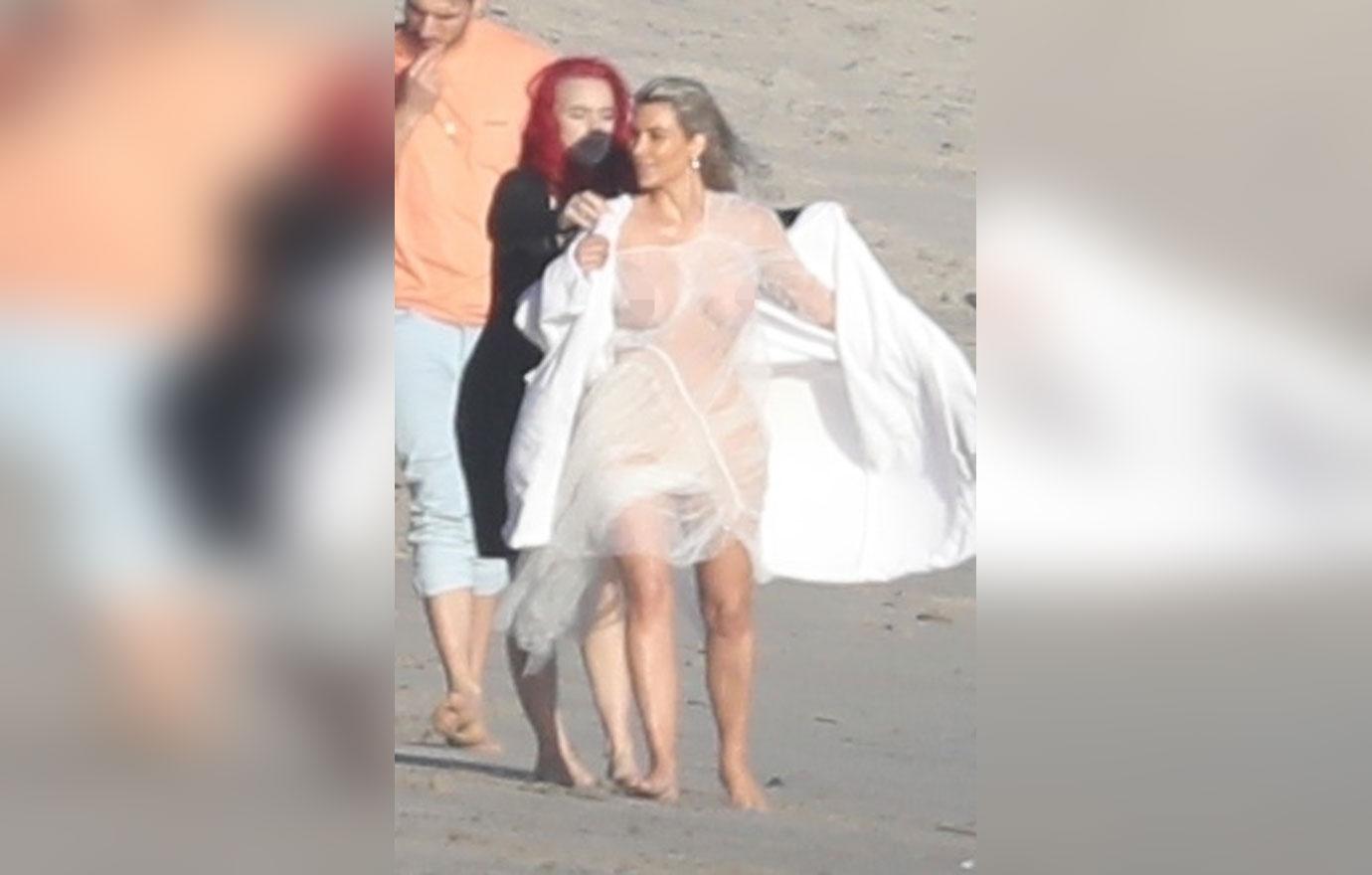 *PREMIUM EXCLUSIVE* Kim Kardashian looks amazing during a photoshoot in Malibu