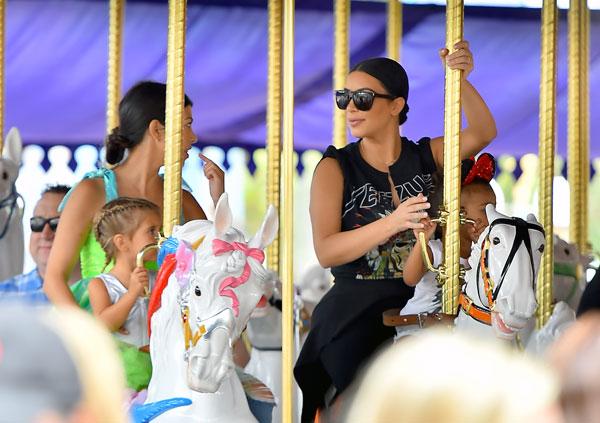 Kim kardashian north west disneyland5