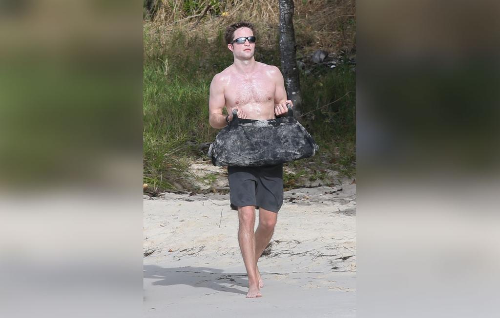 Robert Pattinson Shirtless Muscles Body Working Out Photos