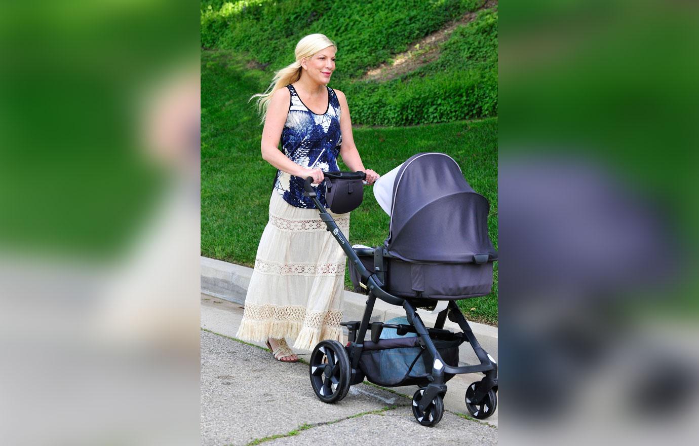 Tori spelling baby walk 6 2