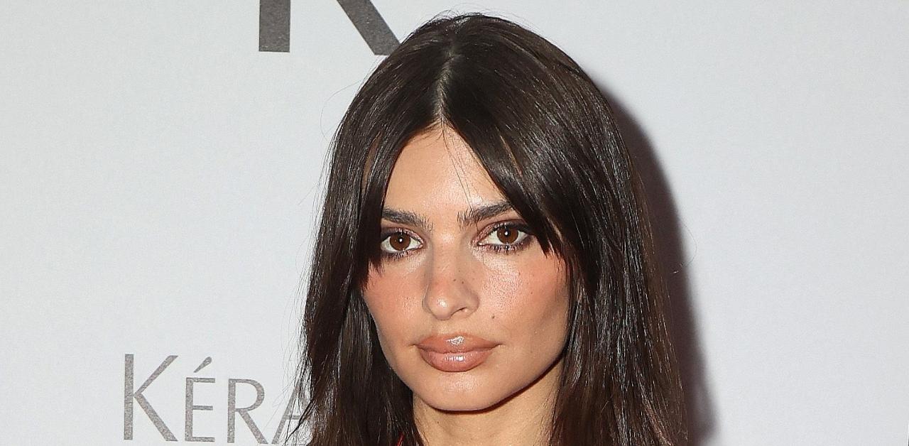 emily ratajkowski short bob hairstyle bangs photo