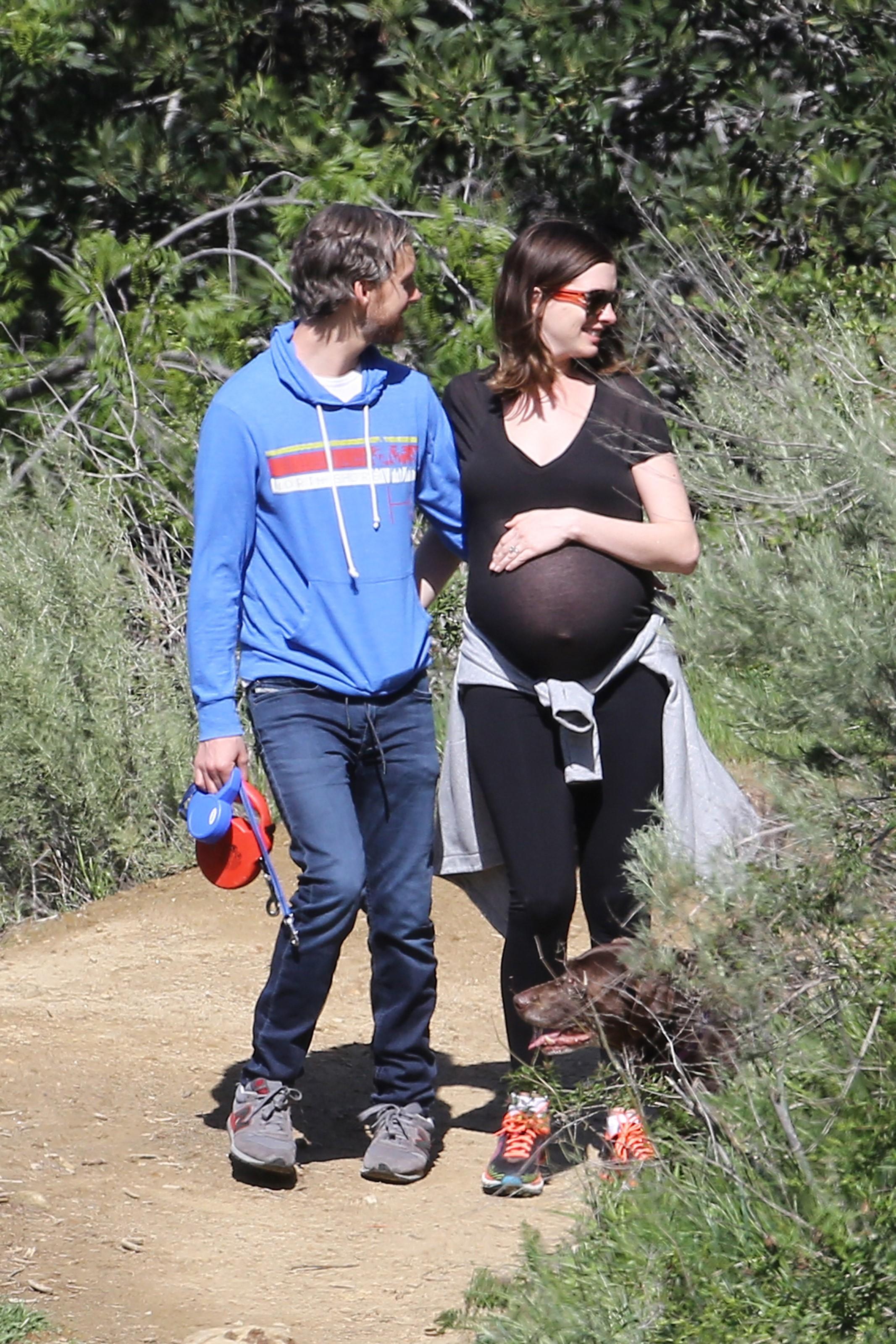 anne hathaway pregnant baby girl adam shulman