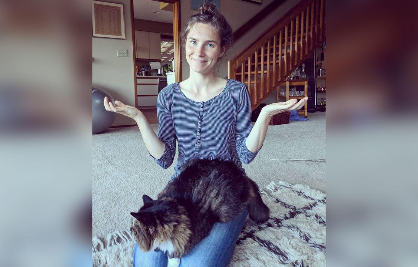 Amanda Knox Poses In Her Old Prison Uniform On Instagram