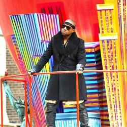 2010__11__FP_6149615_MacyParade_Thanksgiving_SCP_112510 250×300.jpg