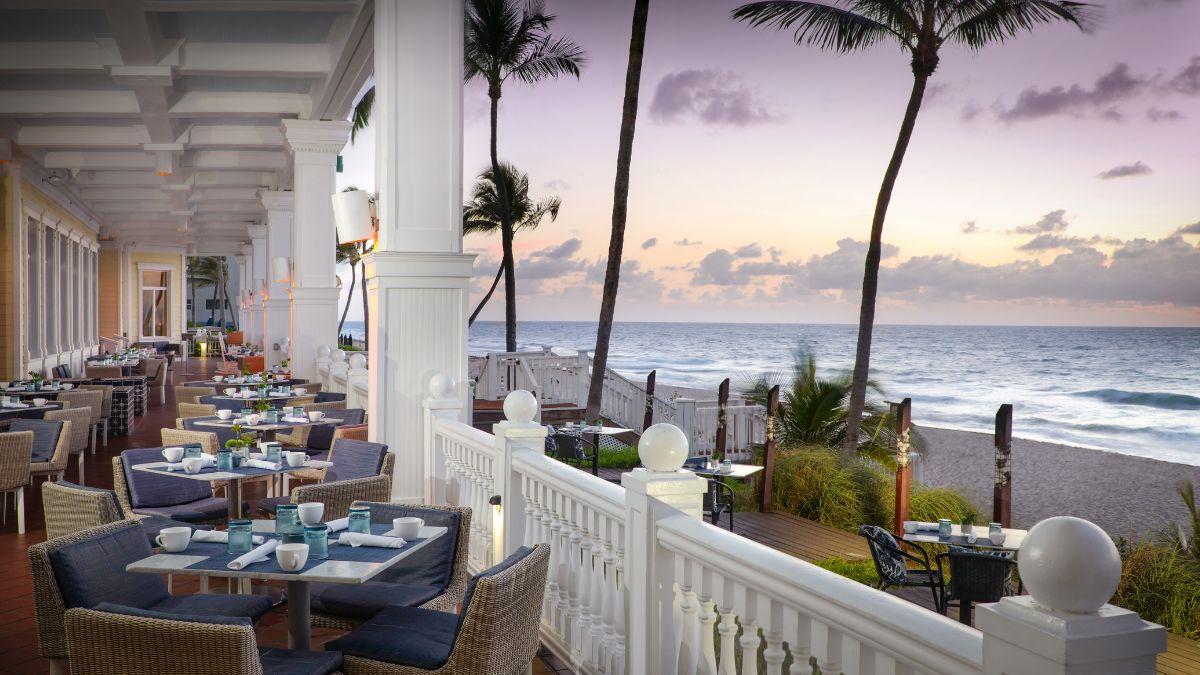image of The hotel's restaurant overlooks the ocean. 