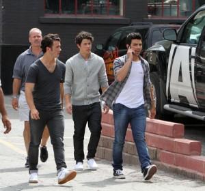 2010__09__Jonas_Bros_Sept3_28 300&#215;280.jpg