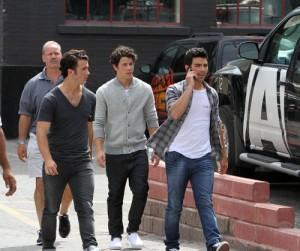 2010__09__Jonas_Bros_Sept3_28 300×280.jpg