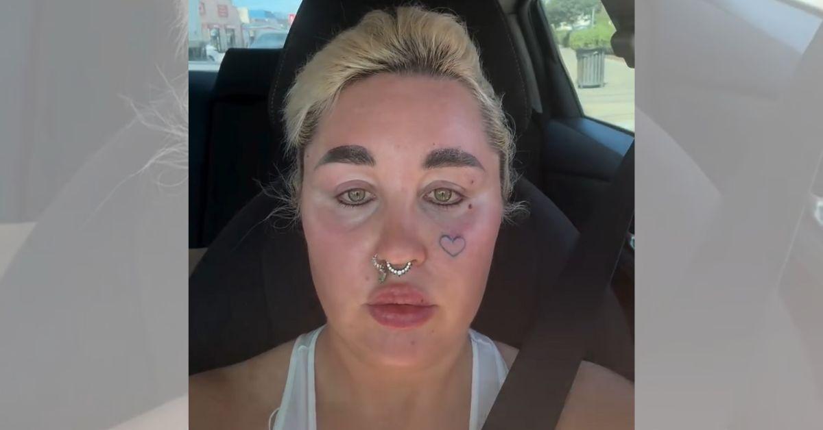 photo of Amanda Bynes and her 'bestie' are writing a screenplay about a girl wanting to become a clown