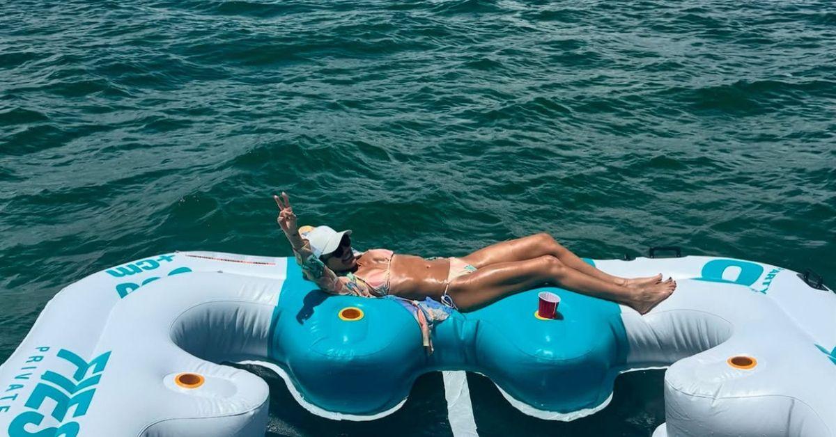photo of Jessica Alba shared multiple quotes of gratitude to her Instagram carousel