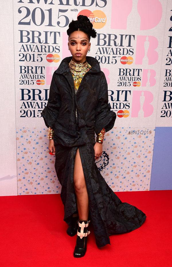 Fka twigs craziest outfits ap 02