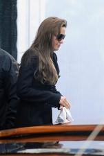 2010__02__brad_Pitt_Angelina_jolie_Feb18_701 151&#215;225.jpg