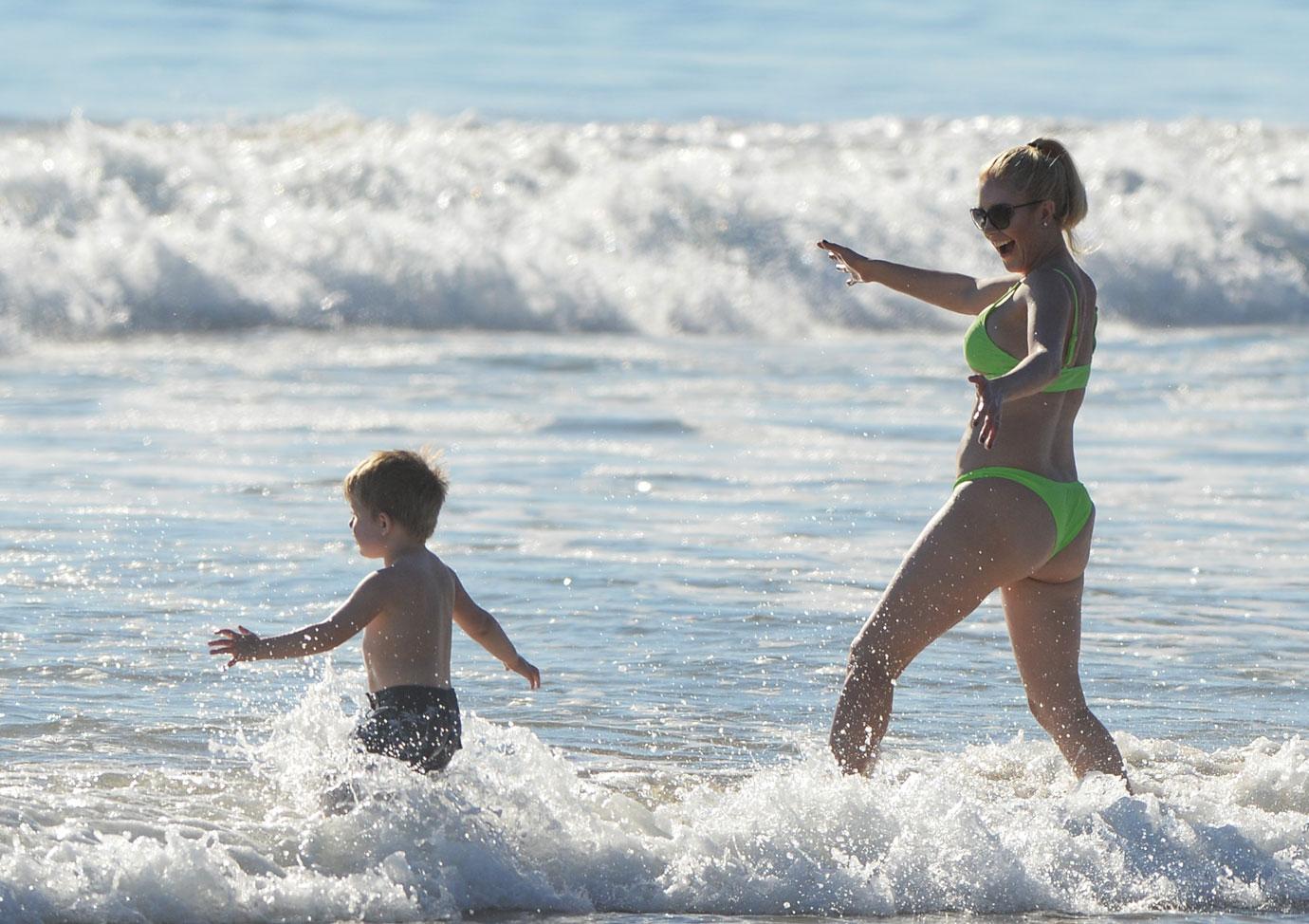 Heindi Montag, Spence Pratt son Gunner at the beach 