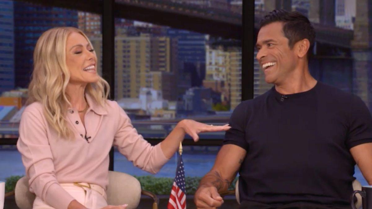 Image of Kelly Ripa teased Mark Consuelos for 'fainting' while she was in labor.