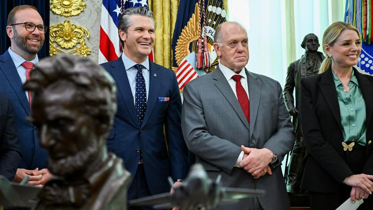 image of Willie Geist weighed in on Pete Hegseth's gesture. 
