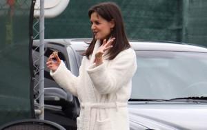 2010__10__Katie_Holmes_Oct20_78a 300×189.jpg