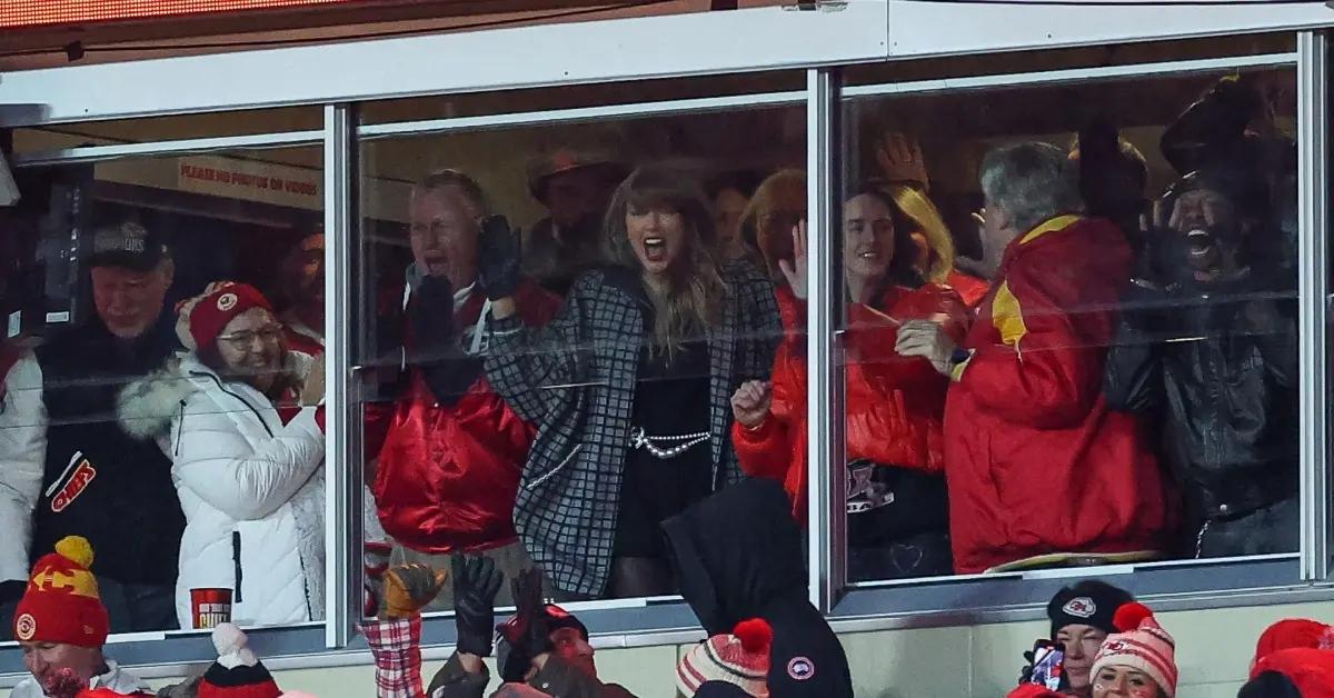 Photo of A woman who worked at the stadium during the Chiefs' Christmas game revealed Taylor Swift gifted her $600 in cash.