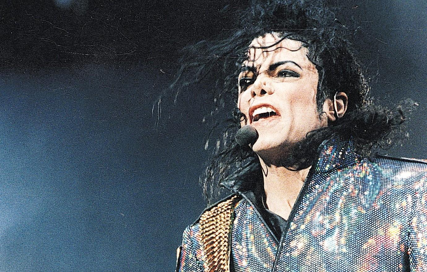 Michael Jackson Received First Nose Job From 'Drunk' Doctor